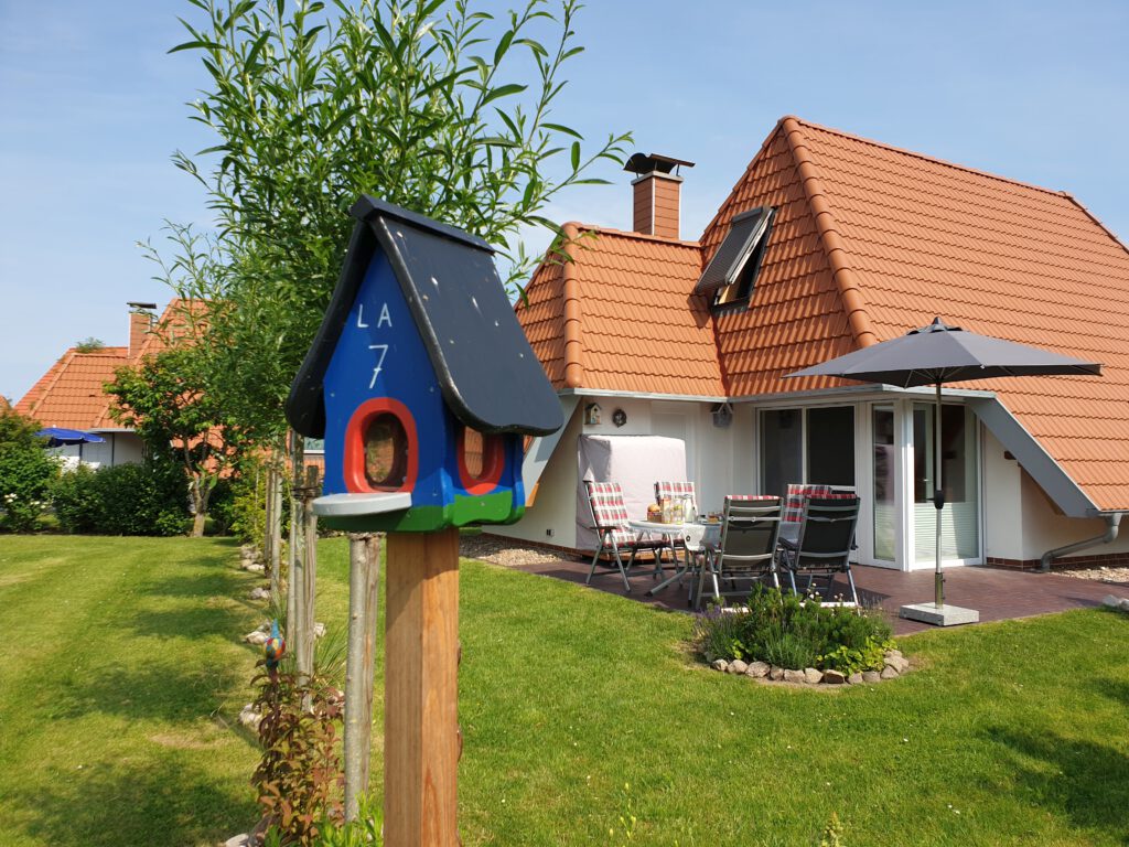 Vogelhaus und Terrasse Ferienhaus Wiesenpieper in Wremen